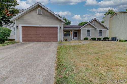 924 Zohner Ct, Florissant, MO, 63031-8549 | Card Image