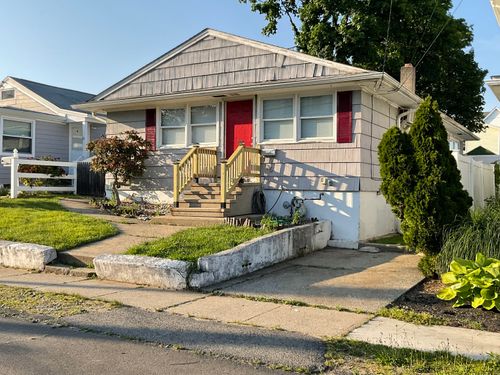 15 Grant St, Milford, CT, 06460-5311 | Card Image