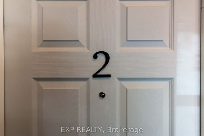 92 Cambridge St N, Home with 3 bedrooms, 2 bathrooms and 3 parking in Ottawa ON | Image 4