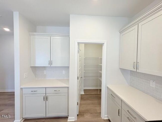 KF 427 Kitchen & Pantry | Image 8