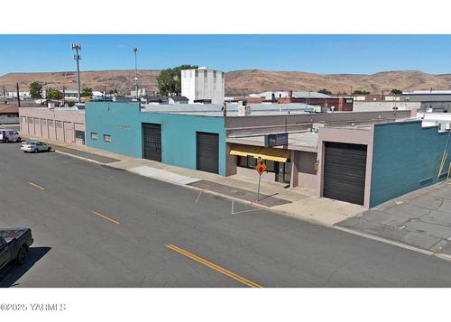 31 N 4th Ave, Yakima, WA, 98902-2634 | Card Image