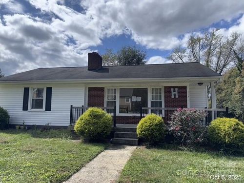 713 Circle Dr Ne, Lenoir, NC, 28645-4525 | Card Image
