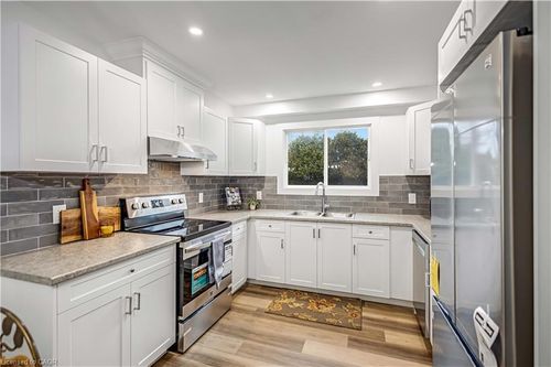 20b-34 Oakhill Dr, Brantford, ON, N3T1R1 | Card Image