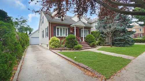 26 Depan Ave, Floral Park, NY, 11001-2227 | Card Image