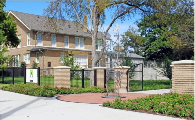 Historic street of Plano | Image 25