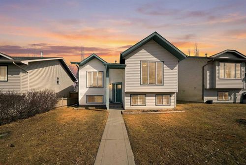 93 Old Boomer Rd, Sylvan Lake, AB, T4S2H9 | Card Image