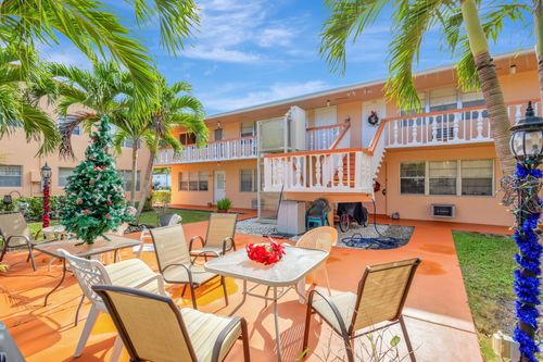 332 Sheffield N, West Palm Beach, FL, 33417-1557 | Card Image