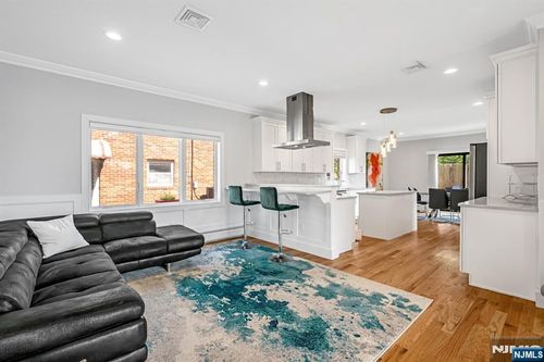 275B 14th St, Palisades Park, NJ, 07650-4084 | Card Image