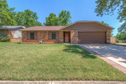 412 E Austin St, Broken Arrow, OK, 74011-4044 | Card Image