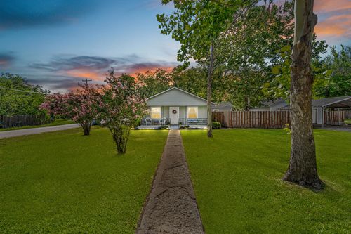 710 W Willow St, Sanger, TX, 76266-4616 | Card Image