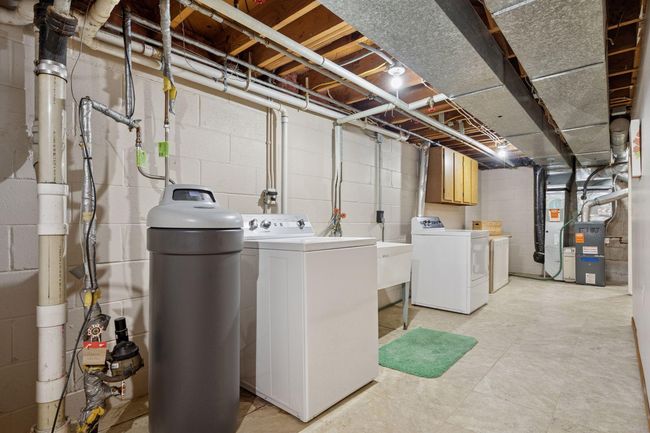 Laundry area | Image 31