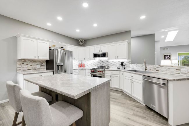 105 Community Dr, Condo with 3 bedrooms, 3 bathrooms and null parking in FALL RIVER WI | Image 4