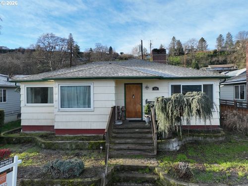 724 E 14th St, The Dalles, OR, 97058-2810 | Card Image