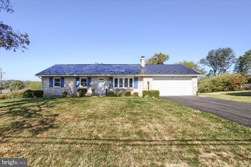 201 Hilltop Rd, BOILING SPRINGS, PA, 17007-9703 | Card Image