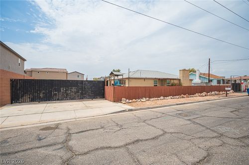 5841 Dodd Street, Las Vegas, NV, 89122 | Card Image