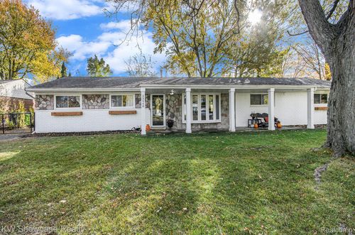 23948 Glen Ridge Ct, Novi, MI, 48375-3566 | Card Image