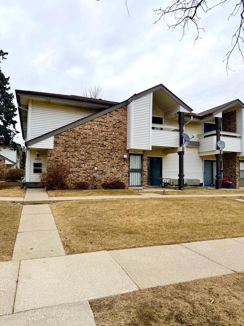 10810 W Donna Dr, Milwaukee, WI, 53224-2218 | Card Image