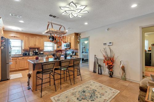 2913 18th Ave N, Texas City, TX, 77590-4901 | Card Image