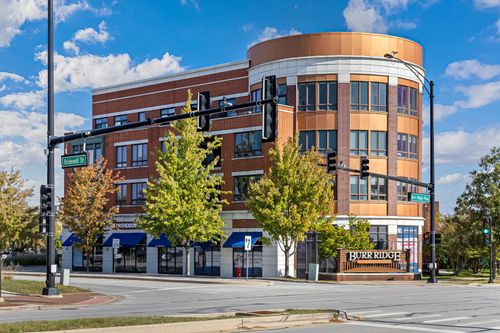 unit-210-450 Village Center Dr, Burr Ridge, IL, 60527-4546 | Card Image