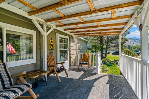 30 Hardship Ln, Naches, WA, 98937-9468 | Card Image