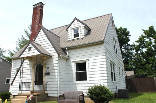 200 E Bennett St, Salem, IL, 62881-2703 | Card Image