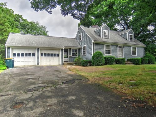 56 Brookfield Rd, Abington, MA, 02351-2031 | Card Image