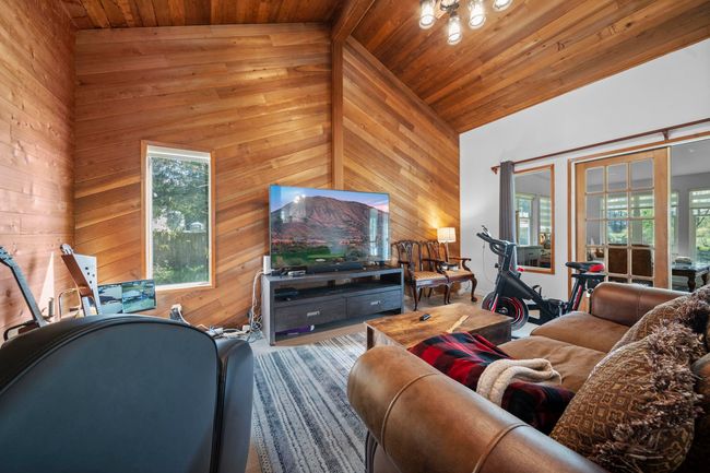 25412 58 Ave, House other with 6 bedrooms, 4 bathrooms and 20 parking in Aldergrove BC | Image 9