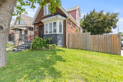 148 Balsam Ave N, House other with 3 bedrooms, 2 bathrooms and 2 parking in Hamilton ON | Image 2