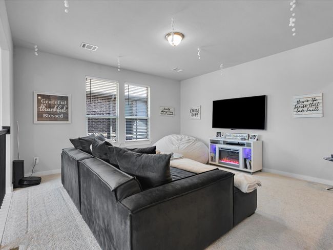 1366 Silverthorn Trl, House other with 5 bedrooms, 3 bathrooms and null parking in Justin TX | Image 19
