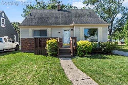 2947 Catalpa Dr, Berkley, MI, 48072-1201 | Card Image
