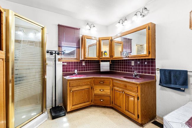 five piece bath, corner piece double sink vanity | Image 13