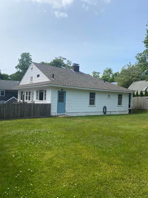 15 Chester St, North Falmouth, MA, 02556-2409 | Card Image