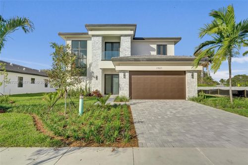 13023 Davie Oaks Dr, Davie, FL, 33325-3700 | Card Image