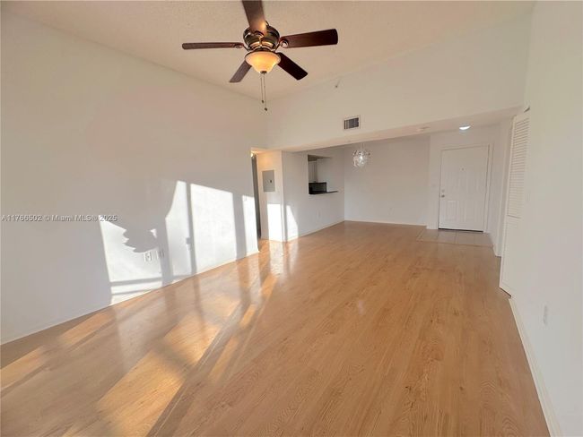 APT-302 - 2731 Ocean Club Blvd, Condo with 2 bedrooms, 2 bathrooms and null parking in Hollywood FL | Image 7