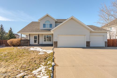 4814 Amberglow Dr, Bismarck, ND, 58503-8848 | Card Image