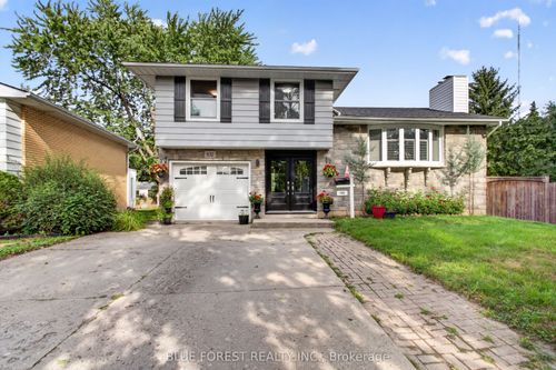 102 Odessa Ave, London, ON, N6J2Z8 | Card Image