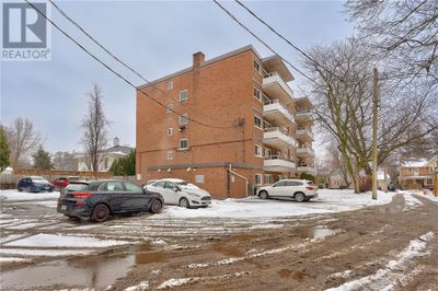 14 Norris Pl, Condo with 3 bedrooms, 2 bathrooms and 1 parking in St. Catharines ON | Image 3