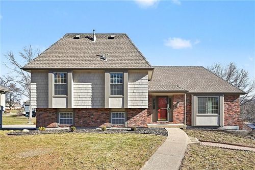 8317 N Overland Dr, Kansas City, MO, 64151-1015 | Card Image