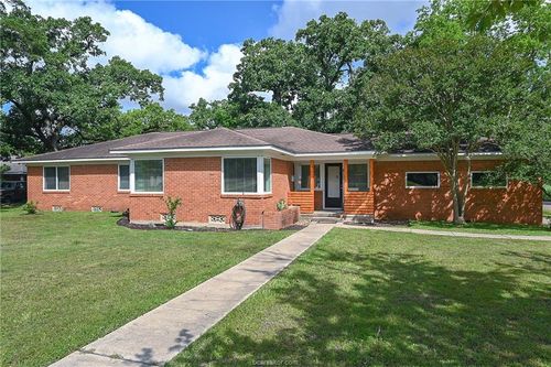 822 Lazy Ln, Bryan, TX, 77802-3728 | Card Image