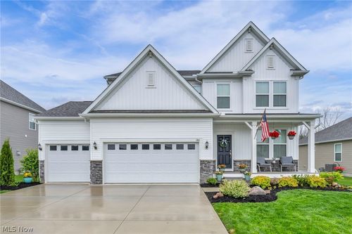 180 Country Meadow Ln, Wadsworth, OH, 44281-9103 | Card Image