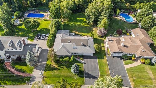 18 Hickman St, Syosset, NY, 11791-1602 | Card Image