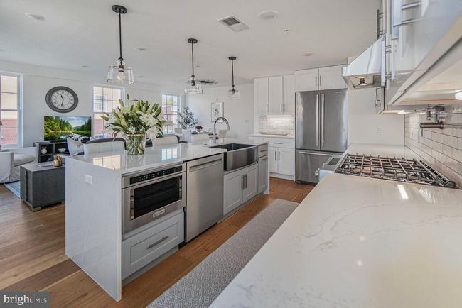 202 - 312 S Washington St, Condo with 3 bedrooms, 3 bathrooms and null parking in ALEXANDRIA VA | Image 6