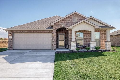 8408 Greentree Dr, Lenexa, KS, 66227-3526 | Card Image