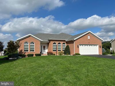 6836 Lytham Lane, House other with 3 bedrooms, 2 bathrooms and null parking in FAYETTEVILLE PA | Image 1