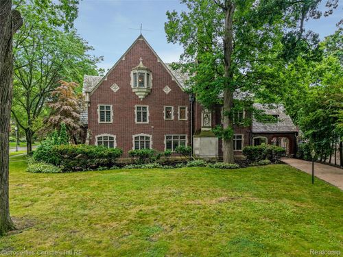 19391 Suffolk Dr, Detroit, MI, 48203-1469 | Card Image