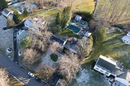 51 Cross Rd, Middlebury, CT, 06762-3017 | Card Image