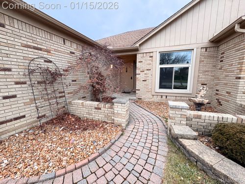 2633 Marlbank Dr, Sterling Heights, MI, 48310-1747 | Card Image