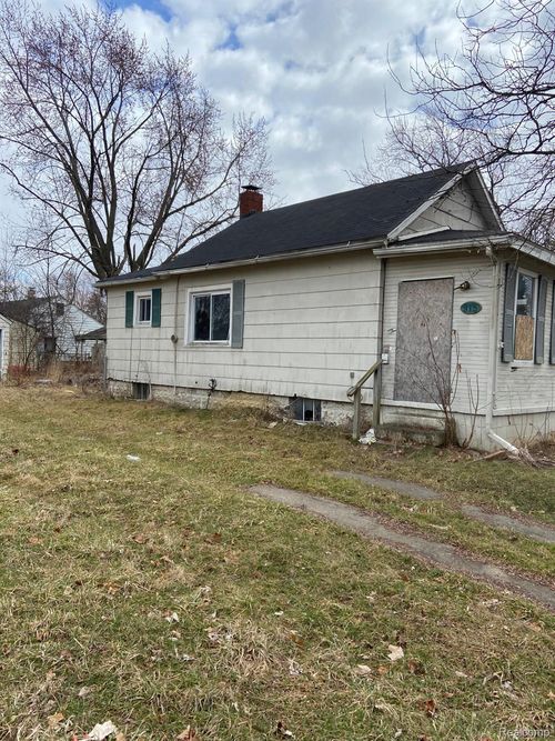 915 Stocker Ave, Flint, MI, 48503-3059 | Card Image