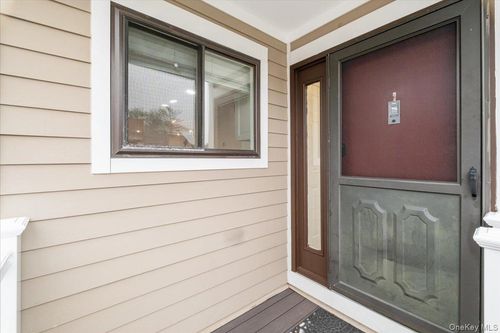 18 Park Dr, Mount Kisco, NY, 10549-1134 | Card Image