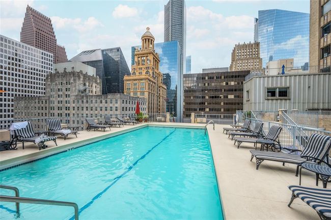 Talk about a WOW Factor! The rooftop of Commerce Towers features some of the best skyline views in our city as well as heated pool, numerous gathering & lounging areas and putting green! This amenity is sure to impress friends and family! | Image 10